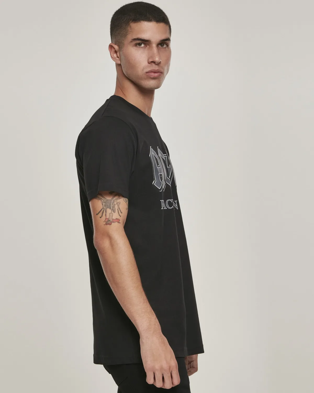 Urban Classics AC/DC Back in black t-paita - Musta Online
