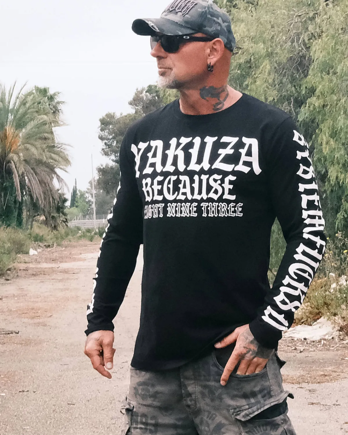Yakuza Ink Because pitkähihainen - Musta New
